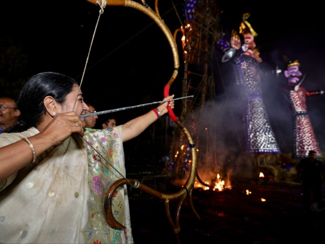 देशभर से दशहरा की 10 सबसे अच्छी तस्वीरें देखिए