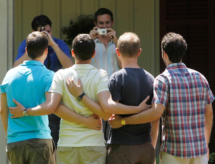 In order to keep the memories of this much hyped wedding alive in their hearts, People posed for photos outside the Delamatar Inn in Rhinebeck on Saturday.(AP Photo)