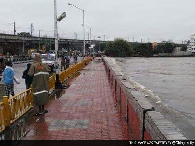 5 Pics: Chennai Submerged After Heavy Rains 5 Pics: Chennai Submerged After Heavy Rains