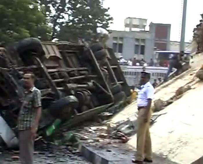 Bus falls off flyover in Chennai, 30 passengers injured