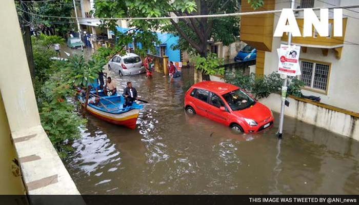 5 Pics: Heavy Rains Brings Chennai to a Standstill
