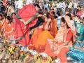 Photo : Chhath Puja 2022: धूमधाम से मनाया जाता है छठ महापर्व, ये खास तस्वीरें चेहरे पर ला देंगी मुस्कान
