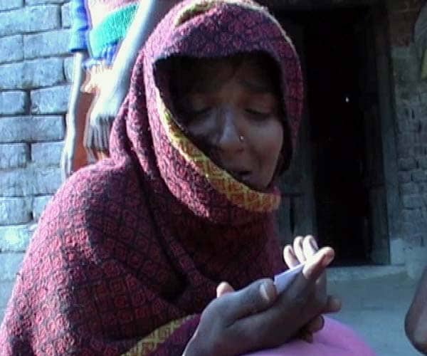 Aakansha's father Madan Lal said, "She became serious, first we got her treated at home, when she became critical we rushed her to the Auraiya hospital. She died en-route to the hospital".(NDTV Photo)