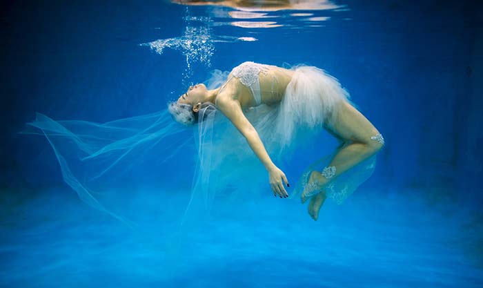 Underwater Wedding: The Floating Chinese Couple