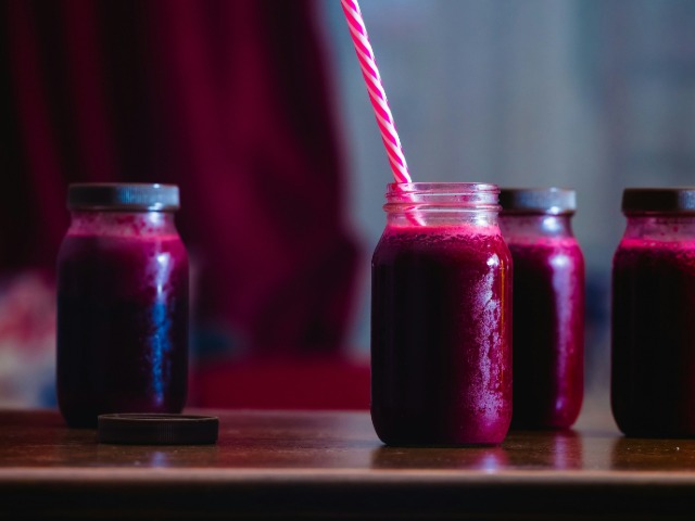 चुकंदर-सेब जूस पीने से बॉडी को मिलते हैं ये फायदे