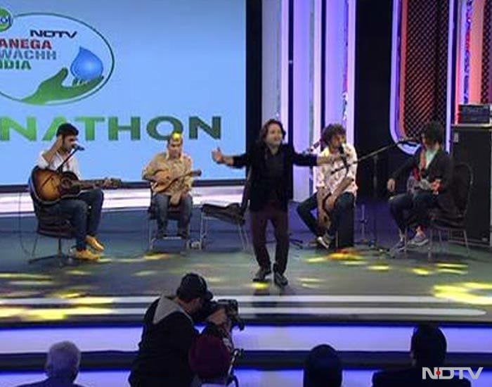 Mika Singh, Kailash Kher Perform at the 12-Hour-Long Cleanathon