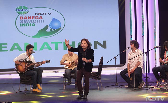 One of India's Swachh Ambassadors and a celebrated musician Kailash Kher performed to support the cause of Swachhta at the NDTV - Dettol Banega Swachh India Cleanathon.