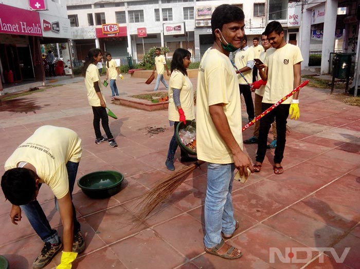 एनडीटीवी-डेटॉल बनेगा स्वच्छ इंडिया: देश भर में छिड़ी सफाई की मुहिम