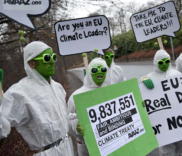 Members of the Avaaz movement demonstrate on November 30, 2009, outside the official residence of Danish Prime Minister Lars Loekke Rasmussen, north of Copenhagen during the visit of Herman Van Rompuy, President elect of the European Union.<br><br>The prime minister and the EU president met to discuss the preparations of the upcoming COP15 climate summit next month in Copenhagen. (AFP photo)