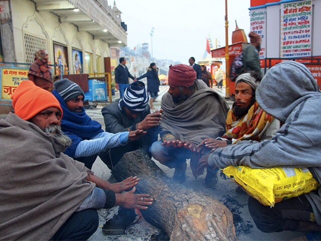 Photo : देश भर में जारी है कड़ाके की ठंड, देखें तस्वीरें