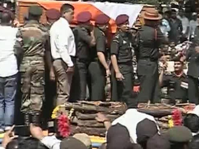 Photo : India Salutes Martyred Colonel Mahadik