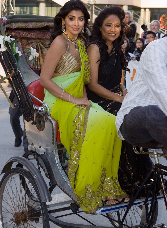 Actresses Shreya Saran and Seema Biswas arrive for the Toronto premiere of <em>Cooking With Stella</em> in a rickshaw.