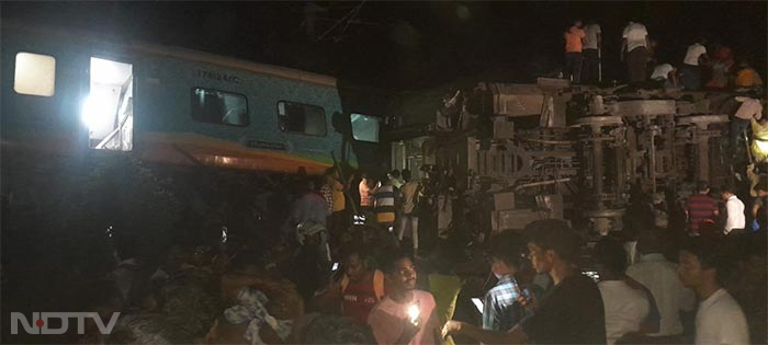 ओडिशा में ट्रेन हादसा: पटरी से उतरी कोरोमंडल एक्सप्रेस, 300 से अधिक घायल, देखें तस्‍वीरें