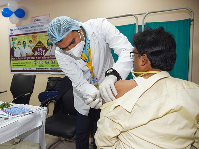 कोरोना के खिलाफ टीकाकरण अभियान लॉन्च, तस्वीरों में देखें देशभर में कैसा है माहौल