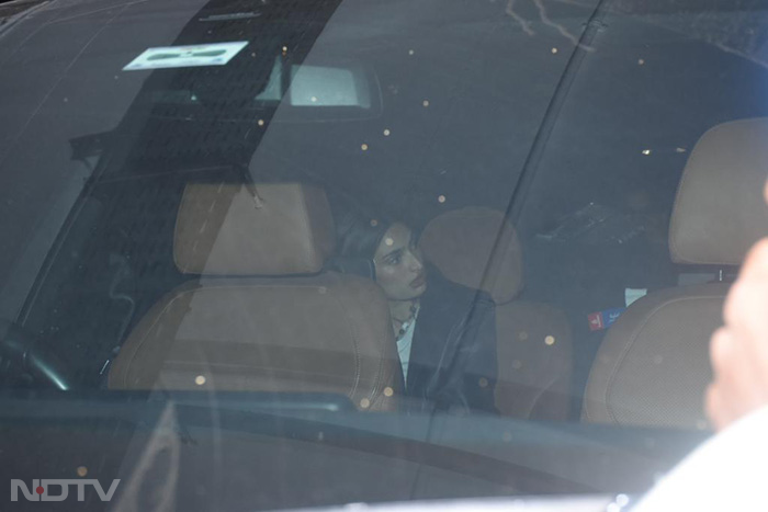 Athiya Shetty and KL Rahul were pictured at the airport. (Image Courtesy: Varinder Chawla)