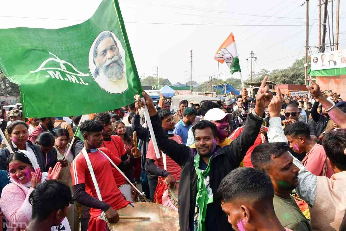 JMM supporters celebrate in Ranchi as INDIA bloc wins in Jharkhand Assembly elections