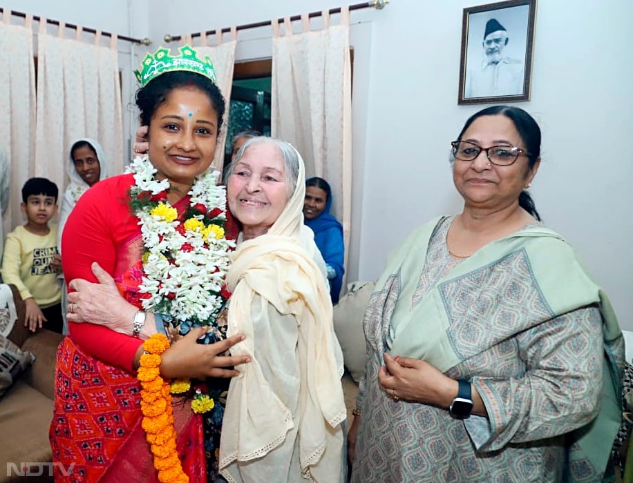 Hemant Soren's wife, Kalpana Soren during the celebration as party wins the 2024 Jharkhand election