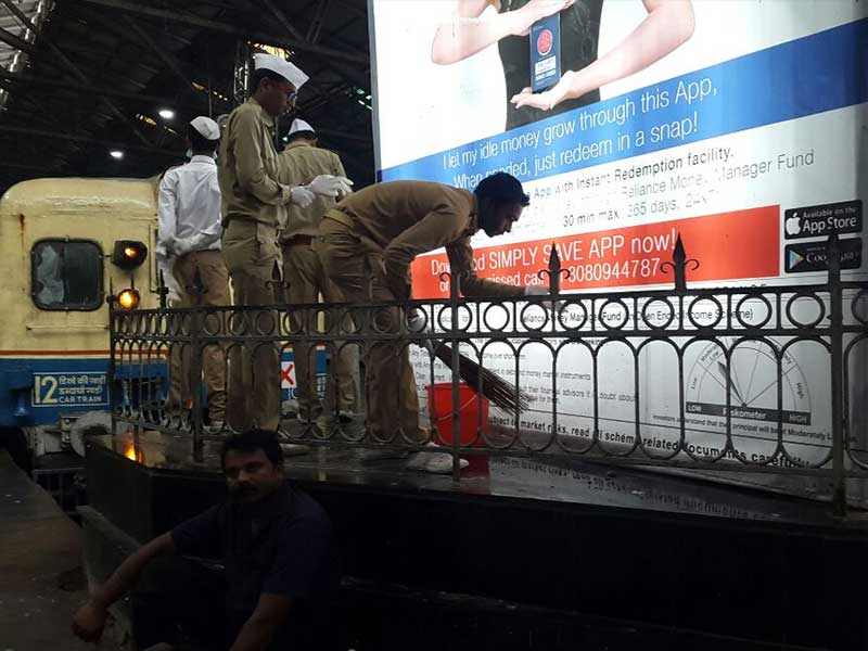 NDTV-डेटॉल बनेगा स्वच्छ इंडियाः चमक उठा CST रेलवे स्टेशन