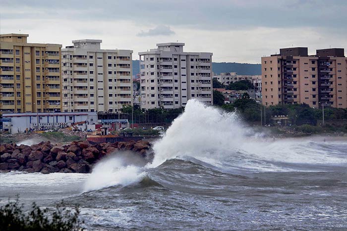 Cyclone Hudhud: 5 Images of the Pounding Rain, Winds
