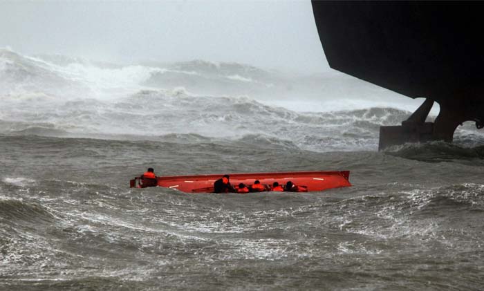 Cyclone Nilam grounds ship, five missing