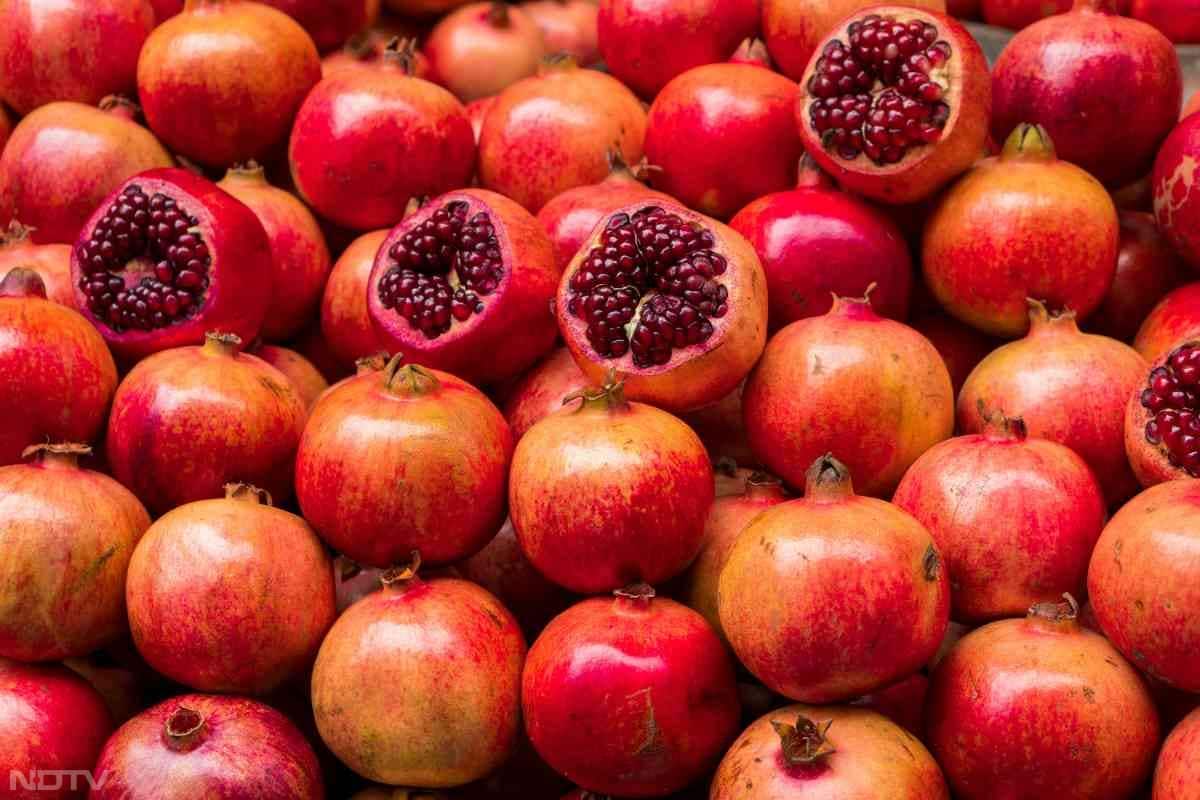 अनार मसूड़ों में खून का प्रवाह बेहतर करता है.