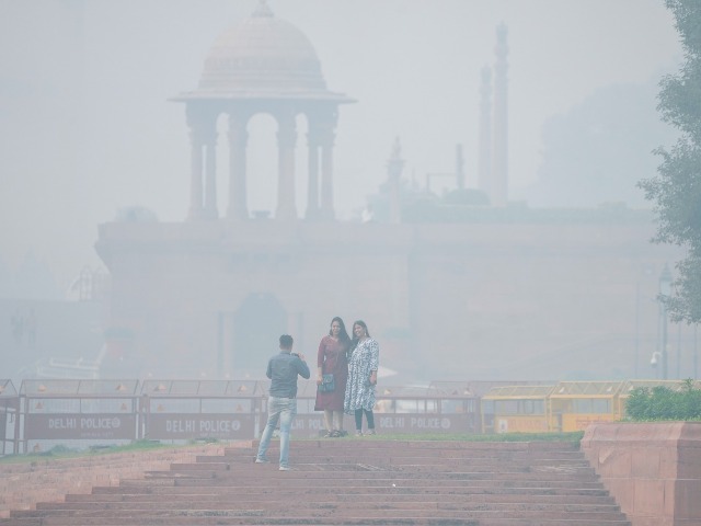 दमघोंटू हवा में हाल-ए-दिल्ली: आंखों में जलन, सीने में चुभन... यहां हर शख्स परेशां सा क्यों है