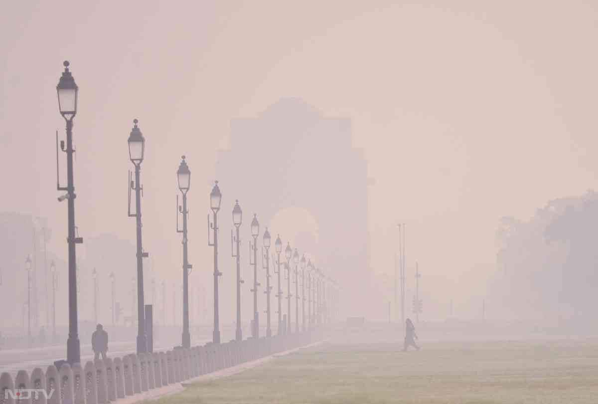 केंद्रीय प्रदूषण नियंत्रण बोर्ड (CPCB) के ताजा आंकड़ों के अनुसार, दिल्ली का औसत AQI (Air Quality Index) 315 दर्ज किया गया, जो ‘बहुत खराब' श्रेणी में आता है.