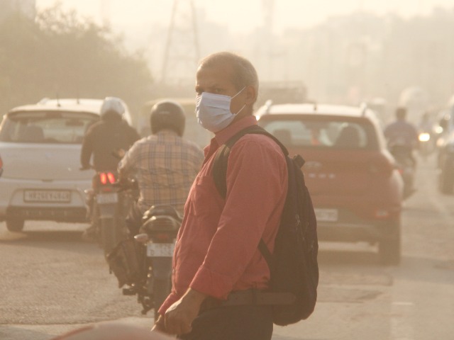 Delhi AQI Today: दिल्ली में खतरे के निशान पर हवा का जहर, 5 जगह जहां सबसे ज्यादा हवा खराब