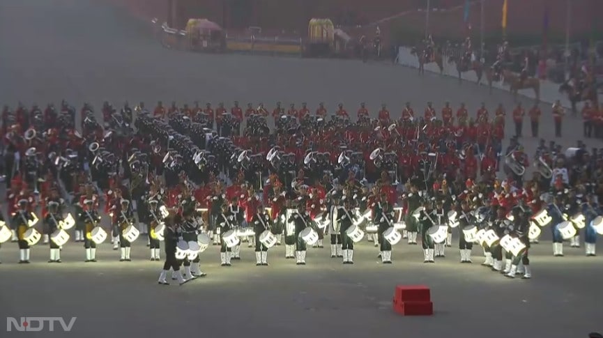 दिल्ली के विजय चौक पर 29 जनवरी को बीटिंग रिट्रीट सेरेमनी का आयोजन किया गया. इसके साथ ही गणतंत्र दिवस के 4 दिन तक चलने वाले कार्यक्रमों का समापन हो गया.