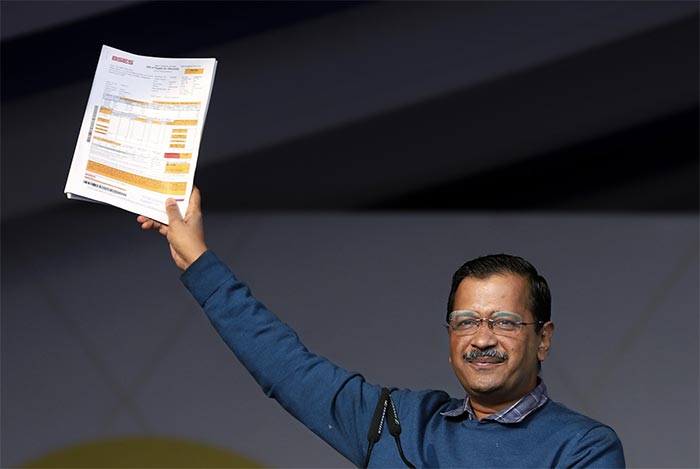 दिल्ली के मुख्यमंत्री अरविंद केजरीवाल ने  2 जनवरी को लखनऊ के स्मृति उपवन मैदान में रोजगार गारंटी रैली की. फोटो: पीटीआई