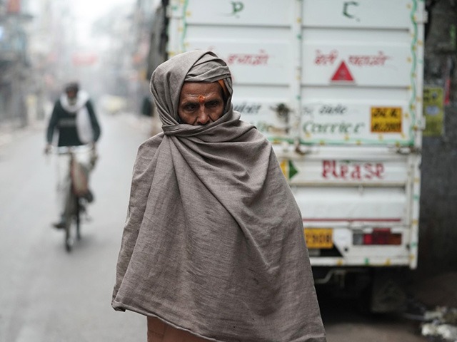 दिल्ली में रिकॉर्ड तोड़ ठंड, पारा 3 डिग्री तक लुढ़का
