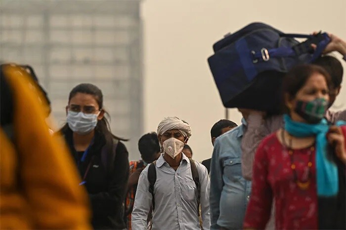 दिल्ली में हवा की क्वालिटी सीजन के सबसे खराब स्तर पर, हर तरफ छायी धुंध की मोटी चादर