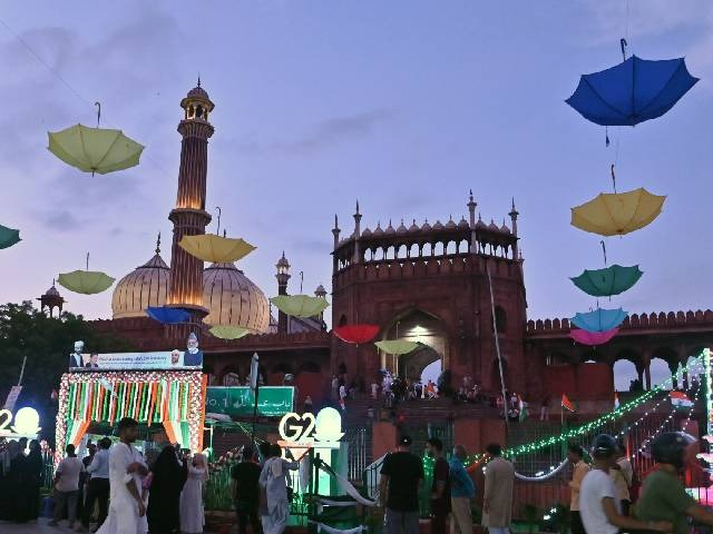 Photo : G-20 Summit: जी-20 शिखर सम्मेलन के लिए रंग-बिरंगी रोशनी और फूलों से सजा दिल्ली का जामा मस्जिद