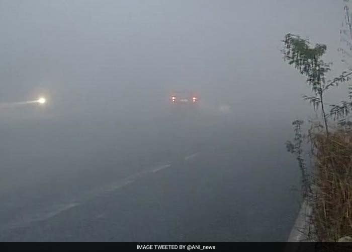 Delhi Experiences Its First Fog Of The Season