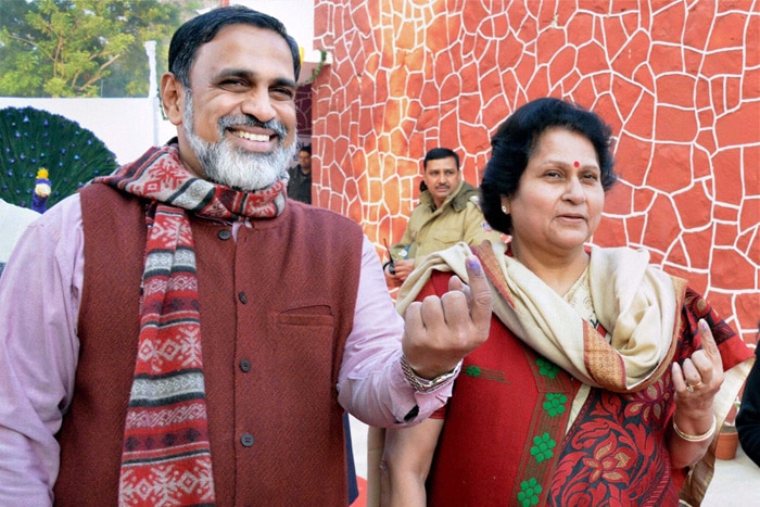 Delhi Votes: Arvind Kejriwal, Kiran Bedi at Polling Booths
