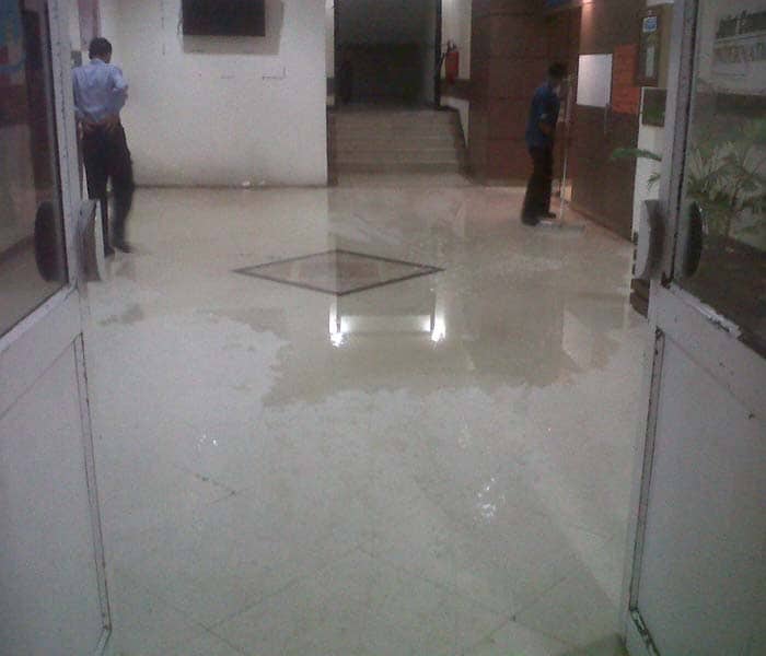 The rain affected some of the most unlikeliest of places: Apollo hospital. After about an hour of the deluge, the rain water made its way inside the hospital building. water also entered the elevator area.
<br><br><a href="http://gen.ndtv.com/convergence/ndtv/new/forums/readforum.aspx?trdid=3489">Delhi waterlogged after rain: Were you affected?</a>