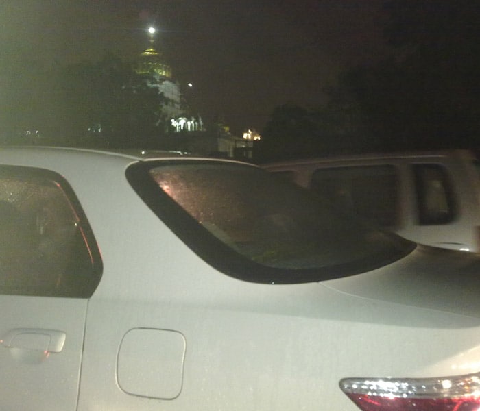 The rain also led to traffic jams. Seen here, cars stuck in traffic outside Bangla Sahib Gurudwara. (Sent by NDTV Active surfer)

<br><br><a href="http://gen.ndtv.com/convergence/ndtv/new/forums/readforum.aspx?trdid=3489">Delhi waterlogged after rain: Were you affected?</a>