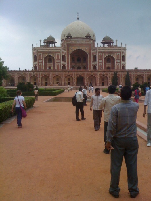 This photo shows Humayun's Tomb just before the showers in National Capital. Photo by Wagle.
<br><br><a href="http://gen.ndtv.com/convergence/ndtv/new/forums/readforum.aspx?trdid=3489">Delhi waterlogged after rain: Were you affected?</a>
