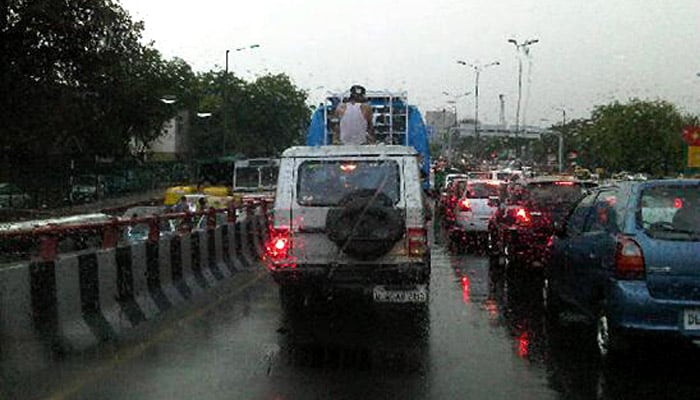 This photo shows traffic jam on Delhi's roads due to incessant rain. Photo by rahul_ncr.
<br><br><a href="http://gen.ndtv.com/convergence/ndtv/new/forums/readforum.aspx?trdid=3489">Delhi waterlogged after rain: Were you affected?</a>