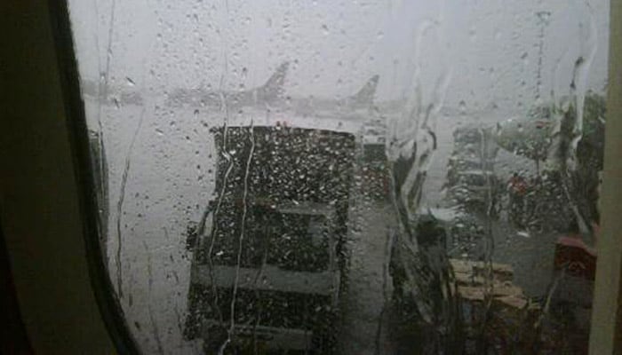 This picture captures rain on the tarmac at the Delhi airport. Photo courtesy: Nikhil Chinappa.
<br><br><a href="http://gen.ndtv.com/convergence/ndtv/new/forums/readforum.aspx?trdid=3489">Delhi waterlogged after rain: Were you affected?</a>