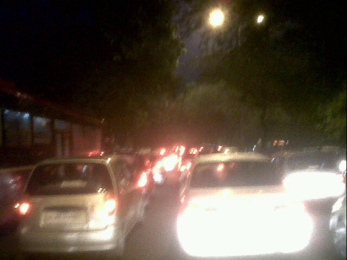 Traffic jams outside IIT-Delhi lasted for well over one hour. <br><br>Twitpic courtesy: Devarshy Ganguly (?@2011dg)