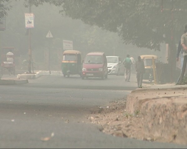 An unusual, thick smog was observed over the Capital and its suburbs since early Saturday morning.

A haze has been hanging over the city, right through the day, making even the afternoon look like a bleary morning. People are complaining of burning sensation in the eyes, breathlessness and nausea.