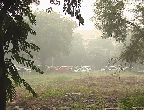 An unusual, thick smog has been observed over the Capital and its suburbs since early Saturday morning.