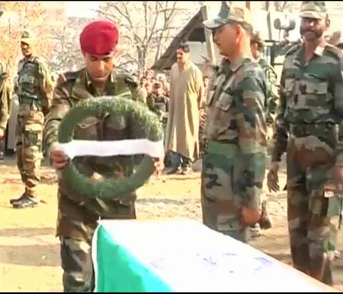Paying his last respects to Shupian's hero, an army personnel lays a wreath over Imitiaz's body.(NDTV Photo)