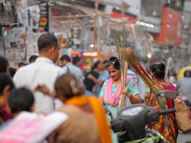 सोना, चांदी या लोटा... न न धनतेरस पर सबसे ज्यादा बिका झाड़ू!