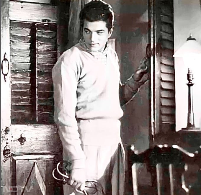 यहां उनकी पुरानी तस्वीरों के साथ पढ़िए उनके कुछ सबसे यादगार फिल्मी किरदारों के बारे में.