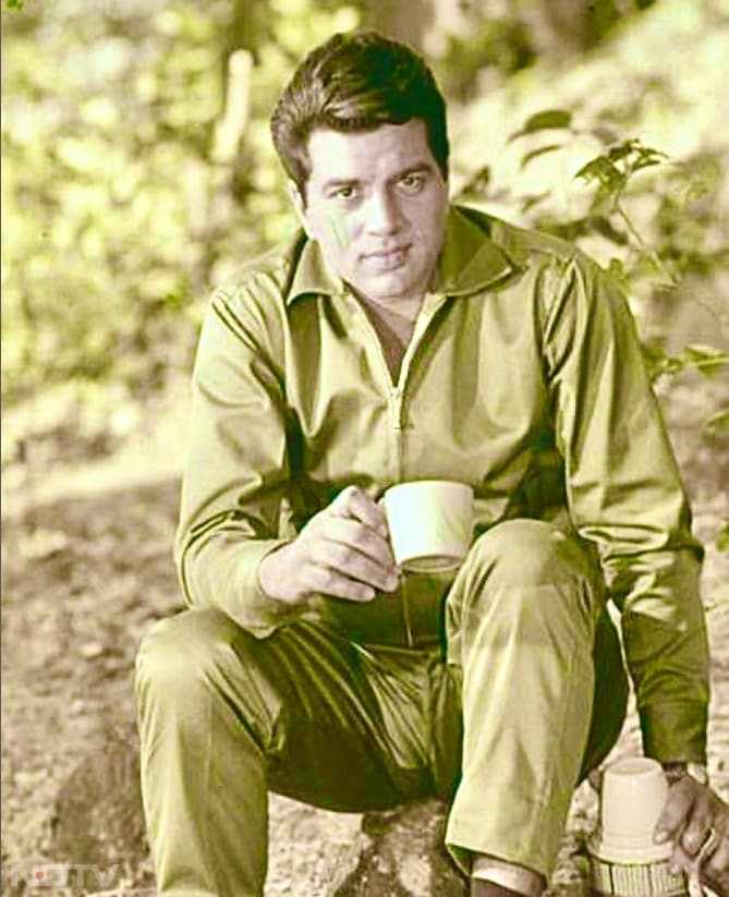 फिल्म ‘चुपके चुपके' के प्रोफेसर परिमल त्रिपाठी या प्यारेमोहन इलाहाबादी का मजेदार अंदाज.