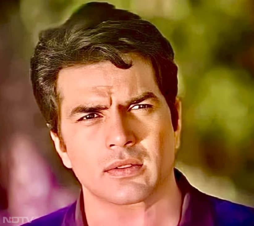 शराब पीकर पानी की टंकी पर चढ़कर बसंती की मौसी से नाराज वीरू का कहना ‘कुत्ते मैं तेरा खून पी जाऊंगा'