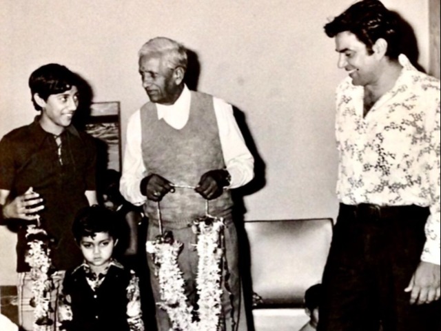 धर्मेंद्र के माता-पिता की 'अनदेखी तस्वीर', पहले कभी नहीं देखी होगी