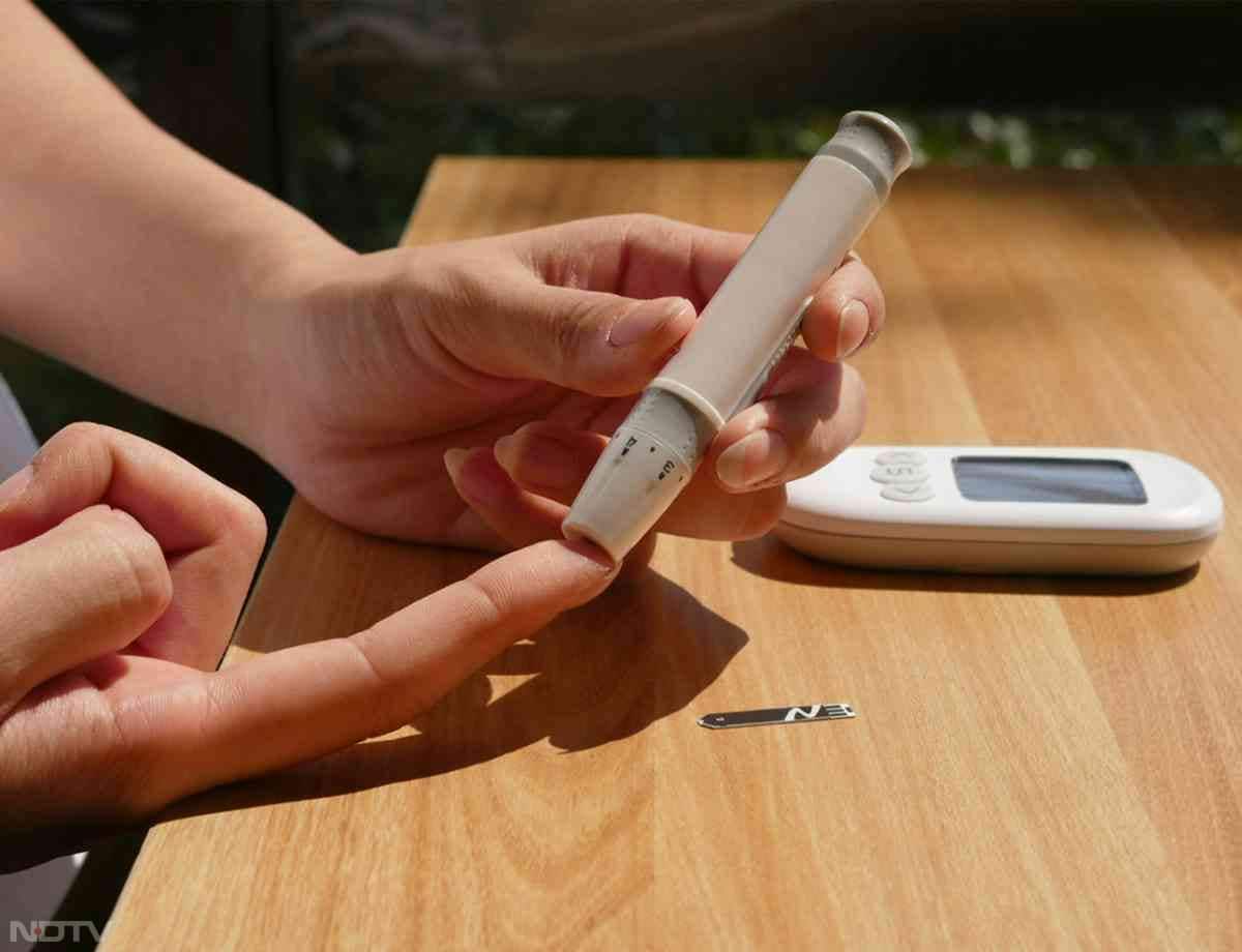 जानते हैं एक ऐसी चीज जो आप सभी के घर में मौजूद रहती है और वो डायबिटीज के मरीजों के लिए वरदान से कम नही है.